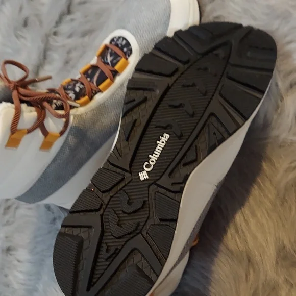 Women Snow Boots Size 12 Waterproof boots and faux fur NWT - Picture 10 of 12